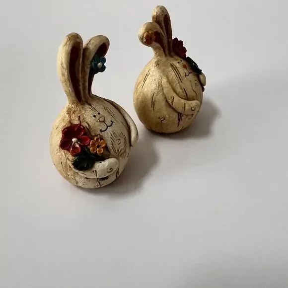Set of 2 Rustic Easter Bunny Rabbit Figurines Holding Flower Spring Decor Easter - Picture 6 of 9